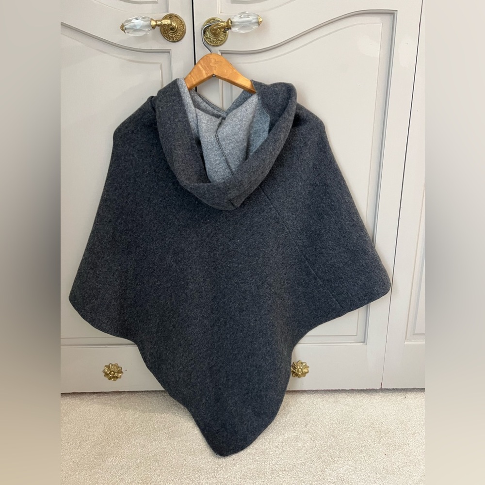 Wool Poncho/shawl/cape - Nardi & Tagliaferri brand made in Italy. - Picture 2 of 6